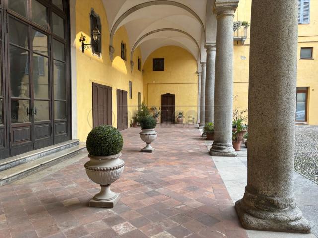 Appartamento in vendita a Zona Castello, Cremona
