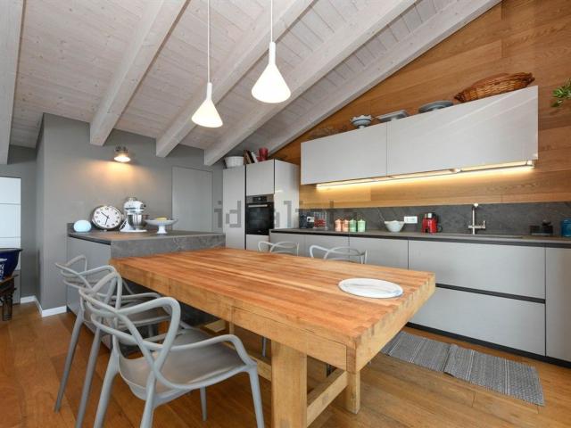 Attico in vendita a Desenzano Del Garda, Brescia