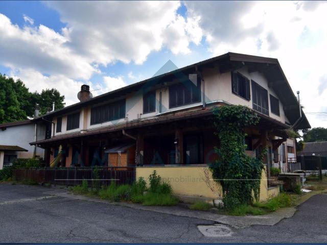 Appartamento in vendita a Azzate, Lombardia
