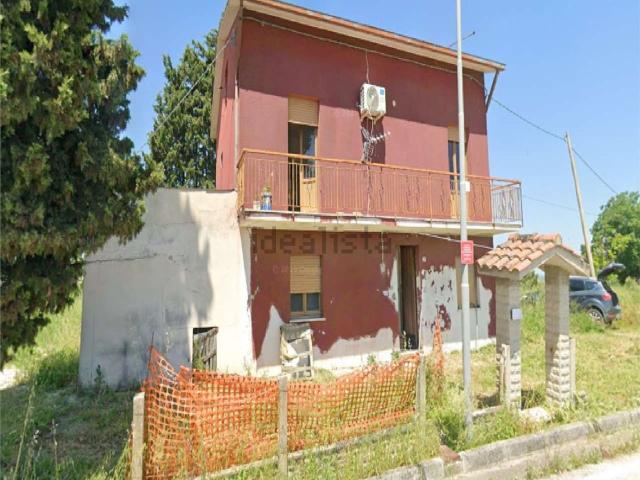 Appartamento in vendita a Terre Roveresche, Marche