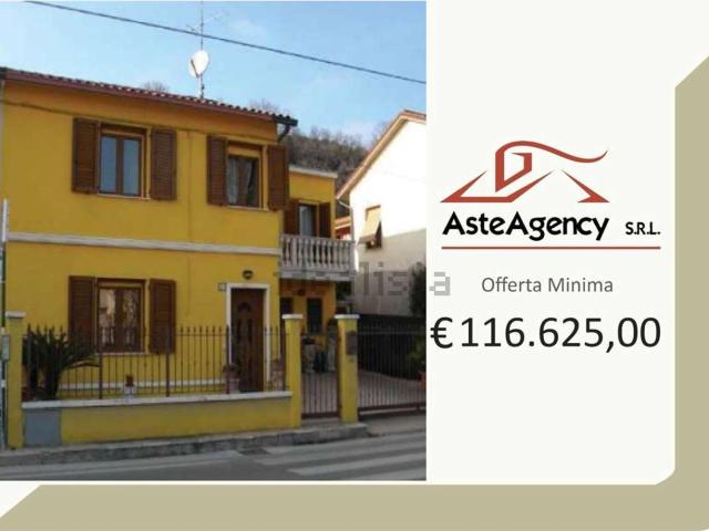 Appartamento in vendita a Carrara, Marche