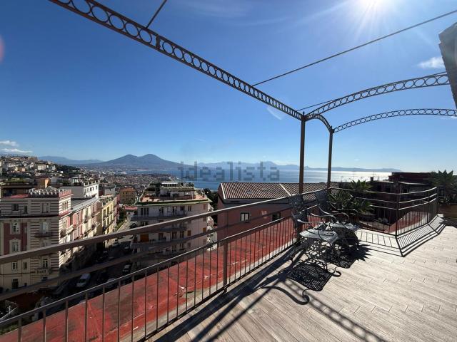 Attico in vendita a Chiaia, Napoli
