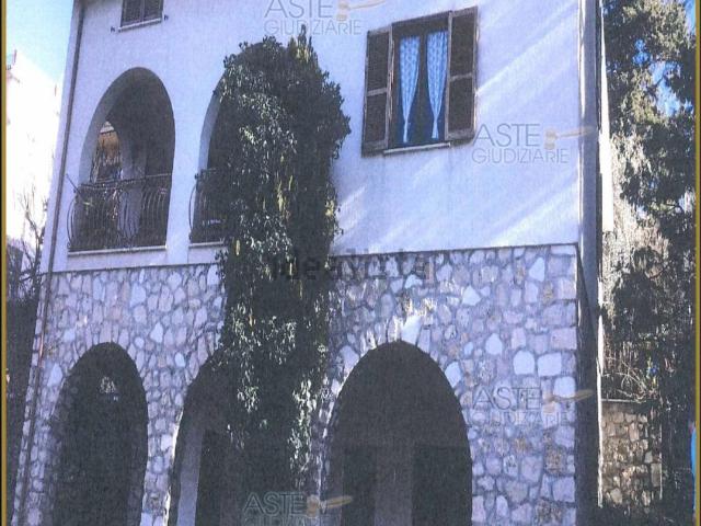 Appartamento in vendita a Toffia, Lazio