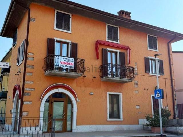 Appartamento in vendita a Gazzoli, Costermano