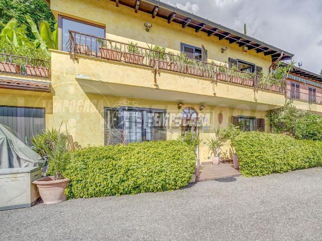 Appartamento in vendita a Sangiano, Varese