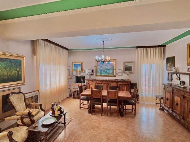 Attico in vendita a Falconara Marittima, Ancona