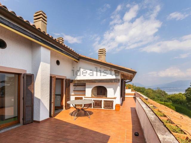Attico in vendita a Villa Lesa, Lesa