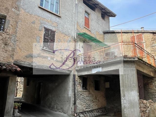 Appartamento in vendita a Borgnana, Cuasso al Monte