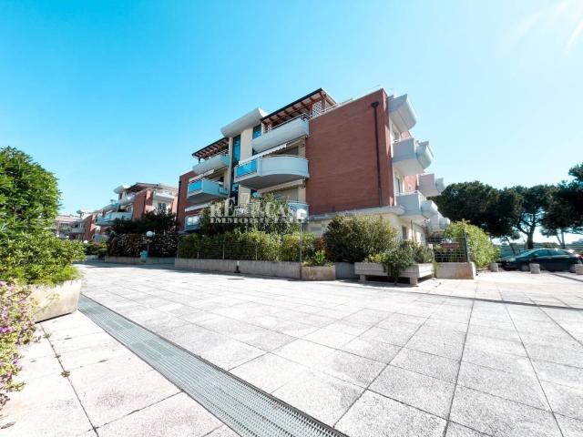 Appartamento in vendita a Porto d'Ascoli centro, Marche