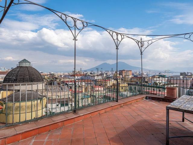 Attico in vendita a Municipalità 2, Campania