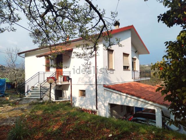 Appartamento in vendita a Follo, Liguria