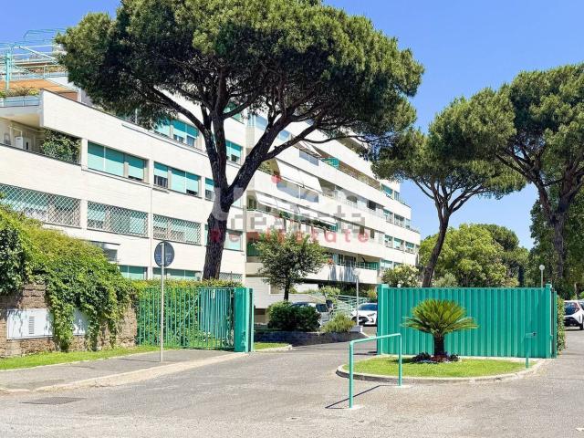 Appartamento in vendita a Municipio Roma X, Roma Capitale