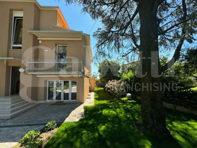 Attico in vendita a Padenghe Sul Garda, Lombardia