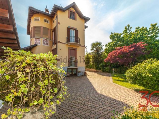 Appartamento in vendita a Tradate, Lombardia