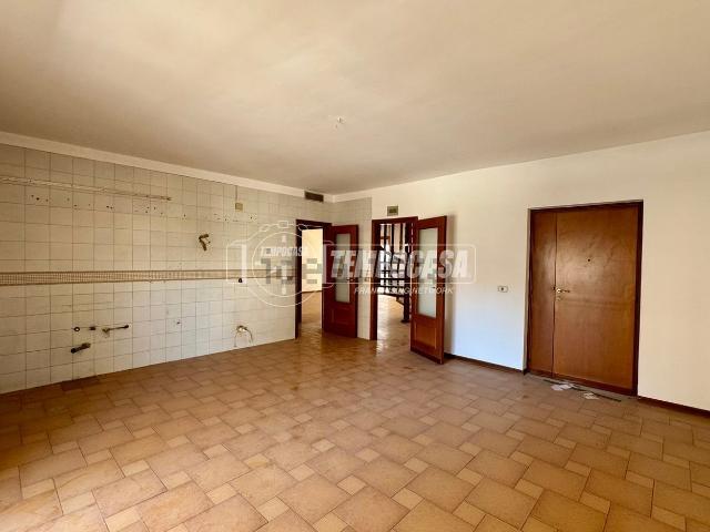 Appartamento in vendita a Caserta, Campania