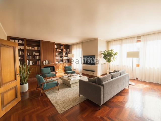 Appartamento in vendita a Monza, Lombardia