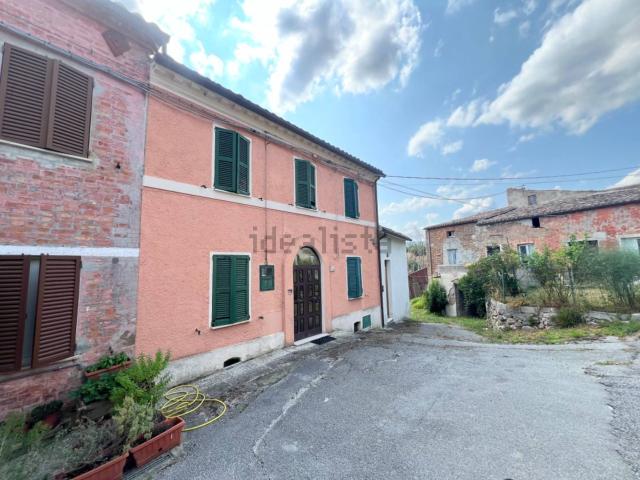 Appartamento in vendita a Cantia Alta, Marche