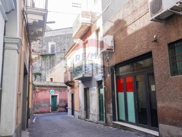 Appartamento in vendita a Adrano, Catania