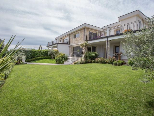 Appartamento in vendita a Padenghe Sul Garda, Lombardia