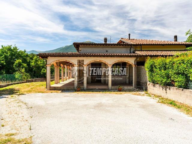 Appartamento in vendita a Esanatoglia, Macerata
