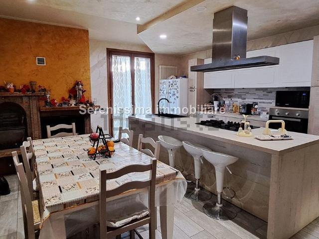 Appartamento in vendita a Montegridolfo, Reggio Emilia