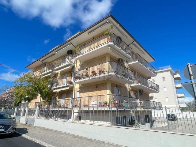Appartamento in vendita a Mare, Marche