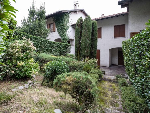 Appartamento in vendita a Casciago, Lombardia