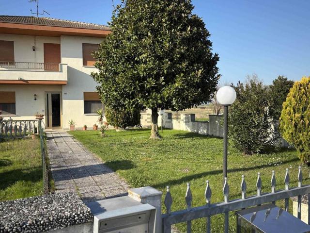 Appartamento in vendita a Lendinara, Veneto