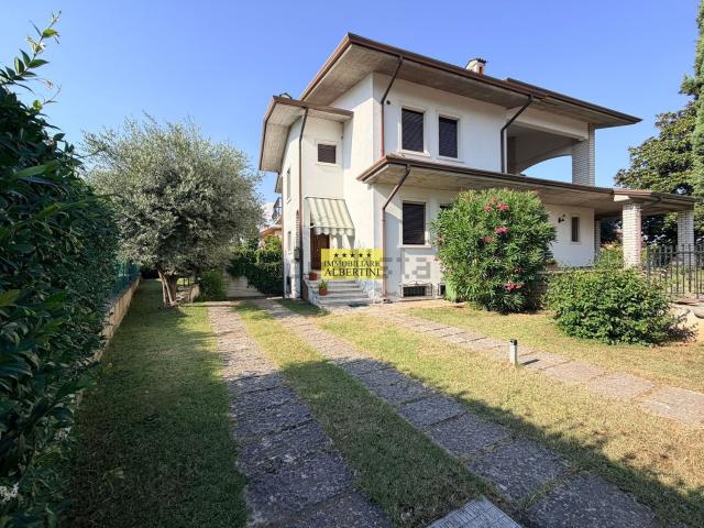 Appartamento in vendita a Siena, Villafranca Di Verona