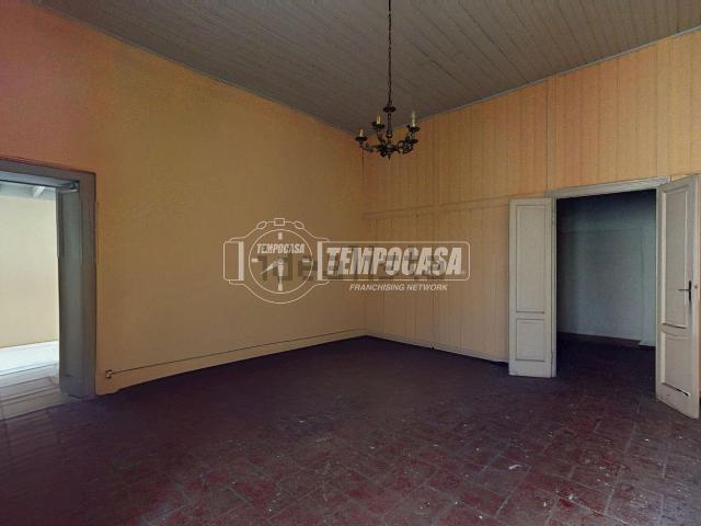 Appartamento in vendita a Besana In Brianza, Lombardia