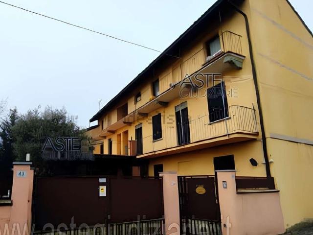 Appartamento in vendita a Cerano, Novara