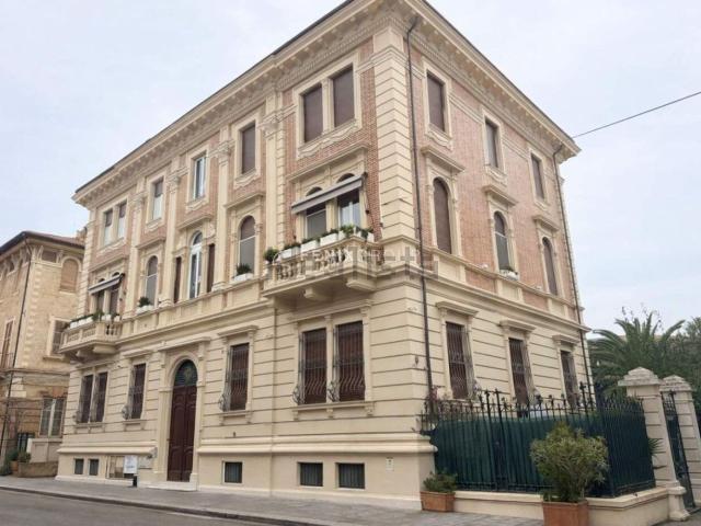 Appartamento in vendita a Marina centro, Marche