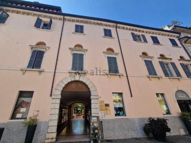 Attico in vendita a Desenzano Del Garda, Lombardia