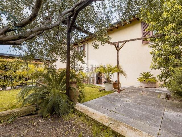 Appartamento in vendita a Sommacampagna, Veneto