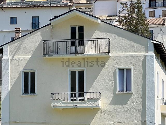 Appartamento in vendita a Castel Del Monte, Abruzzo