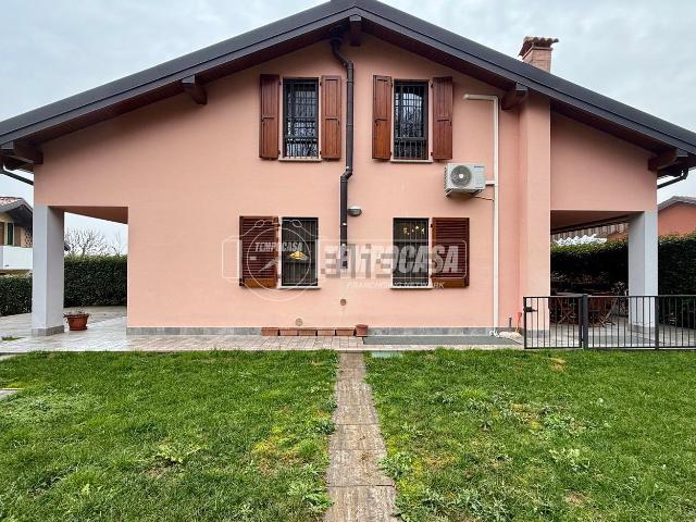 Appartamento in vendita a Sartirana, Merate