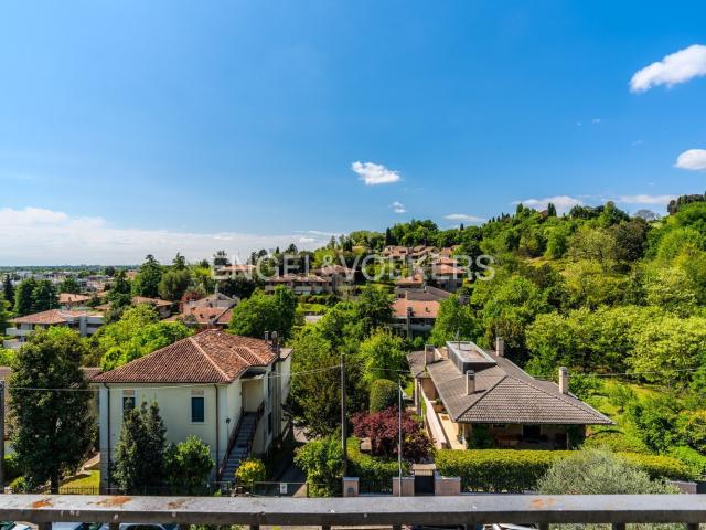 Attico in vendita a Conegliano, Veneto