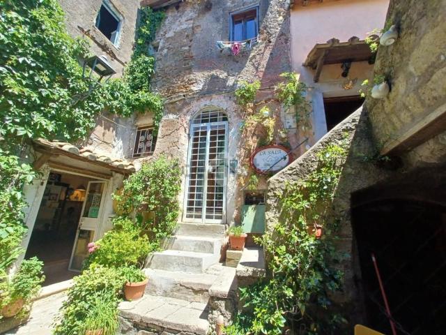 Appartamento in vendita a Calcata, Lazio