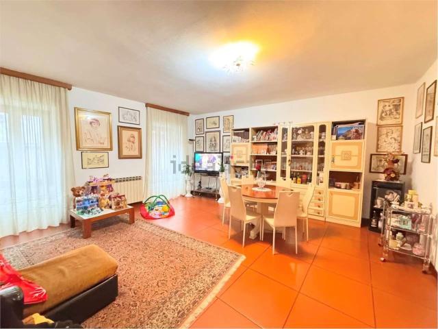 Appartamento in vendita a Rogno, Lombardia