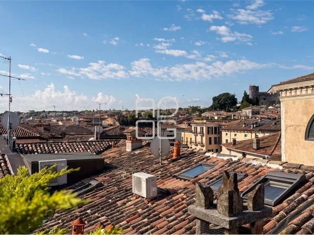 Attico in vendita a Desenzano del Garda, Brescia