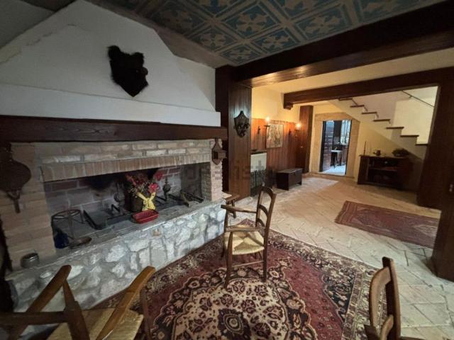 Appartamento in vendita a Monteleone Di Spoleto, Umbria