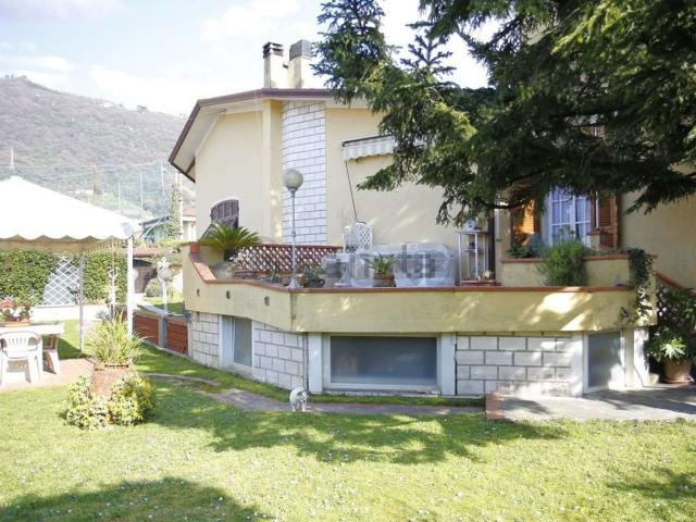 Appartamento in vendita a Carrara, Toscana