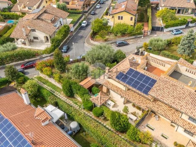 Appartamento in vendita a Parco Azzurro, Colleverde