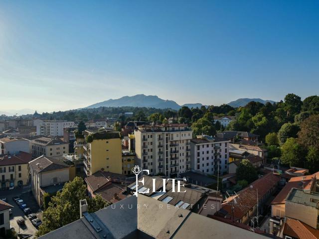 Attico in vendita a Biumo Superiore, Varese