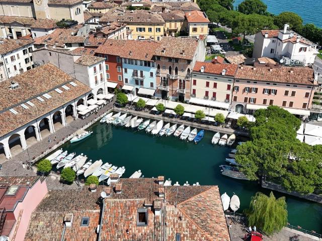 Attico in vendita a Desenzano Del Garda, Brescia