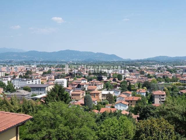 Appartamento in vendita a Crevenna, Erba