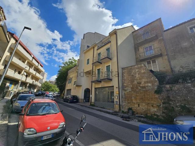Appartamento in vendita a Valverde, Enna