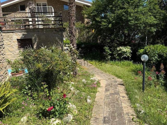 Appartamento in vendita a Palombina Vecchia, Marche