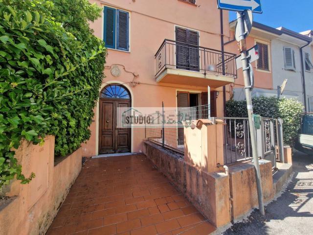 Appartamento in vendita a Montebello, Camaiore