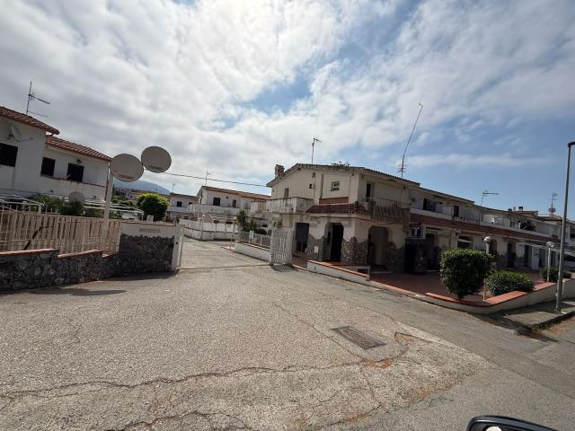 Appartamento in vendita a La Petrosa, Calabria